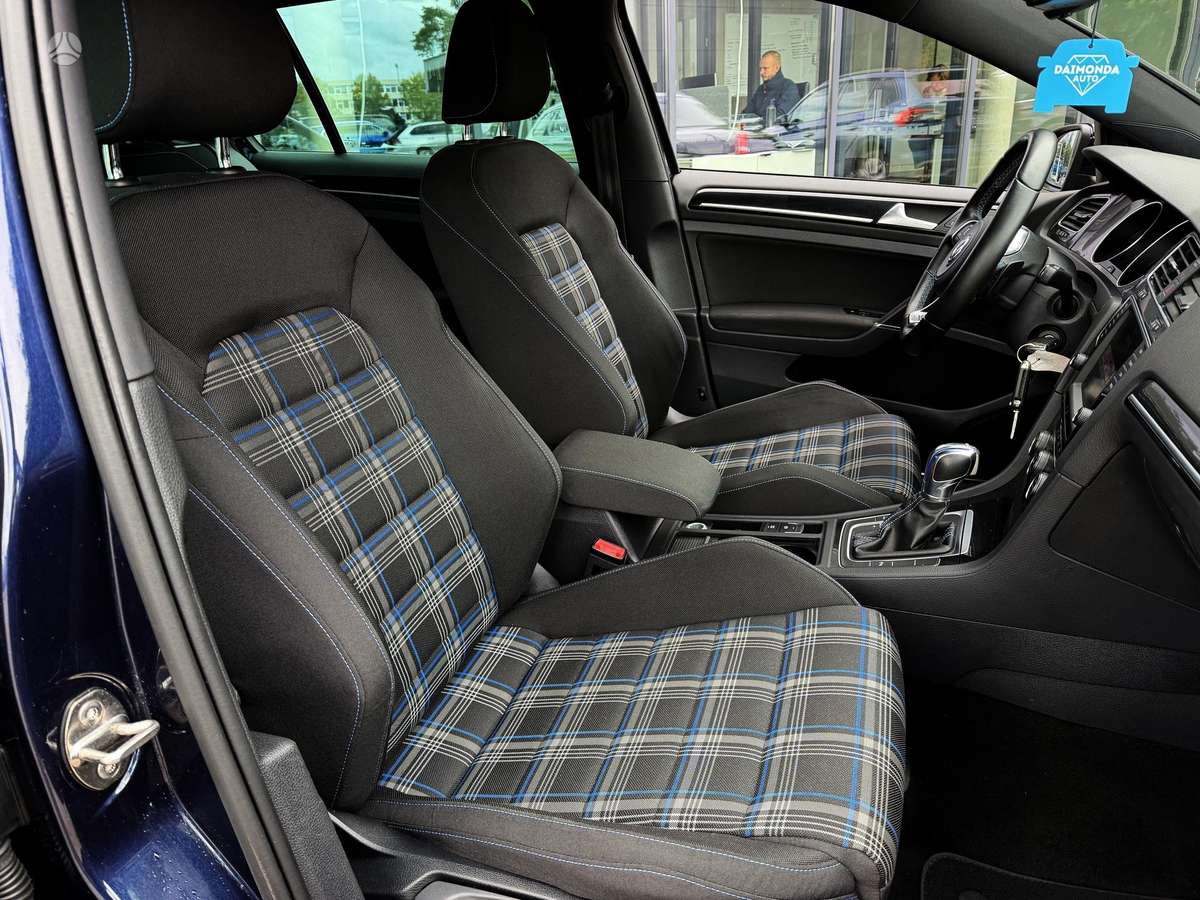 Volkswagen Golf - 8