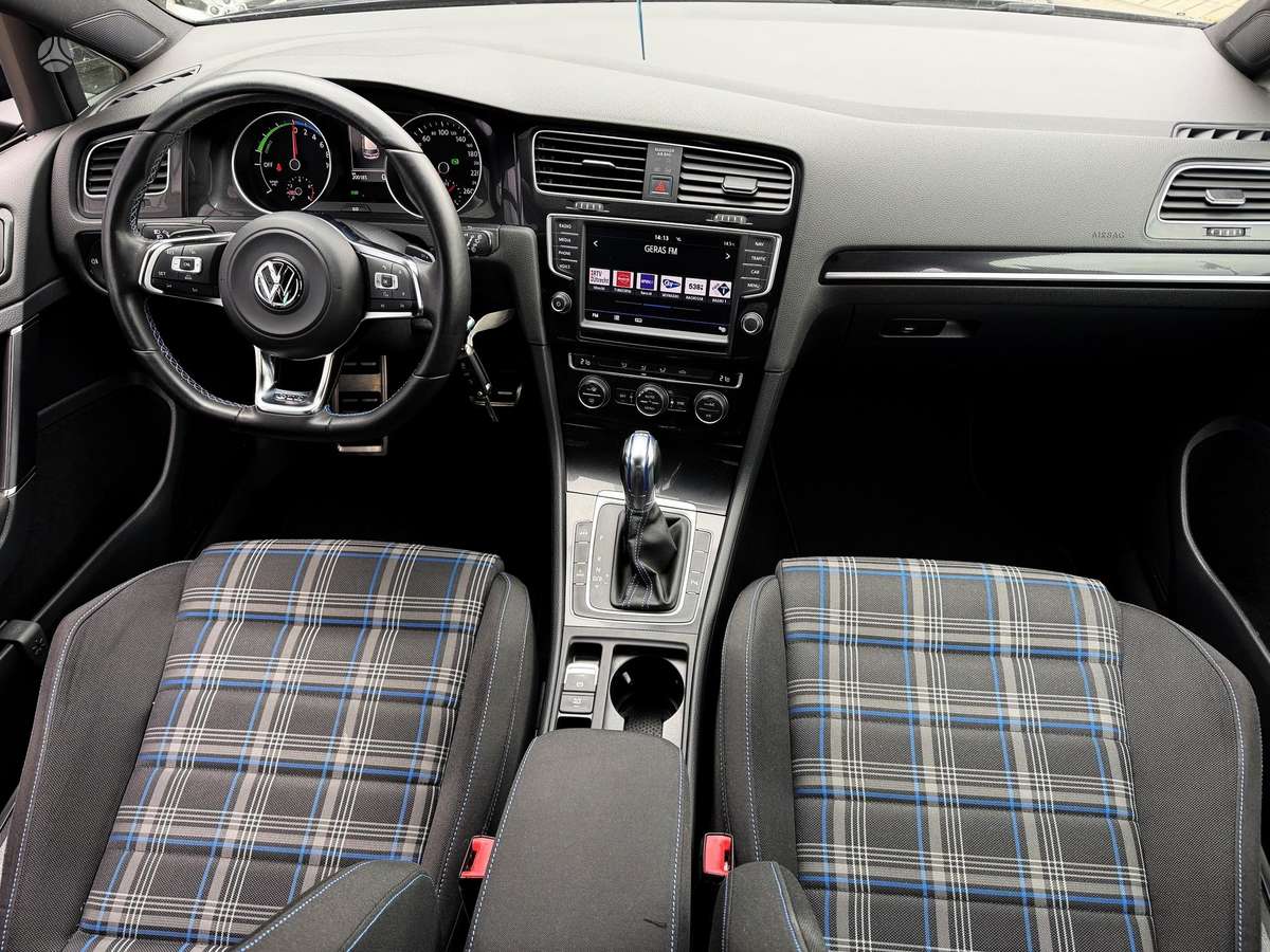 Volkswagen Golf - 7