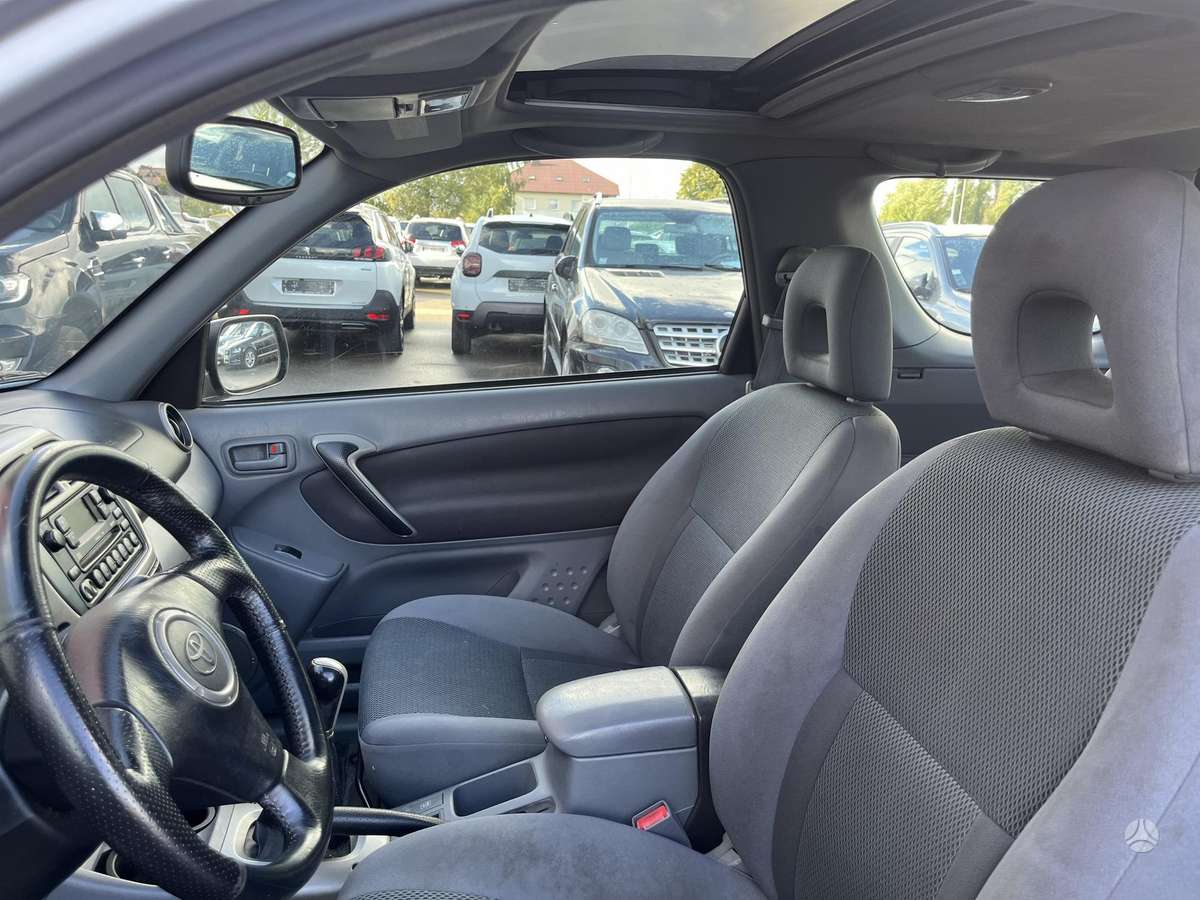 Toyota RAV4 - 9