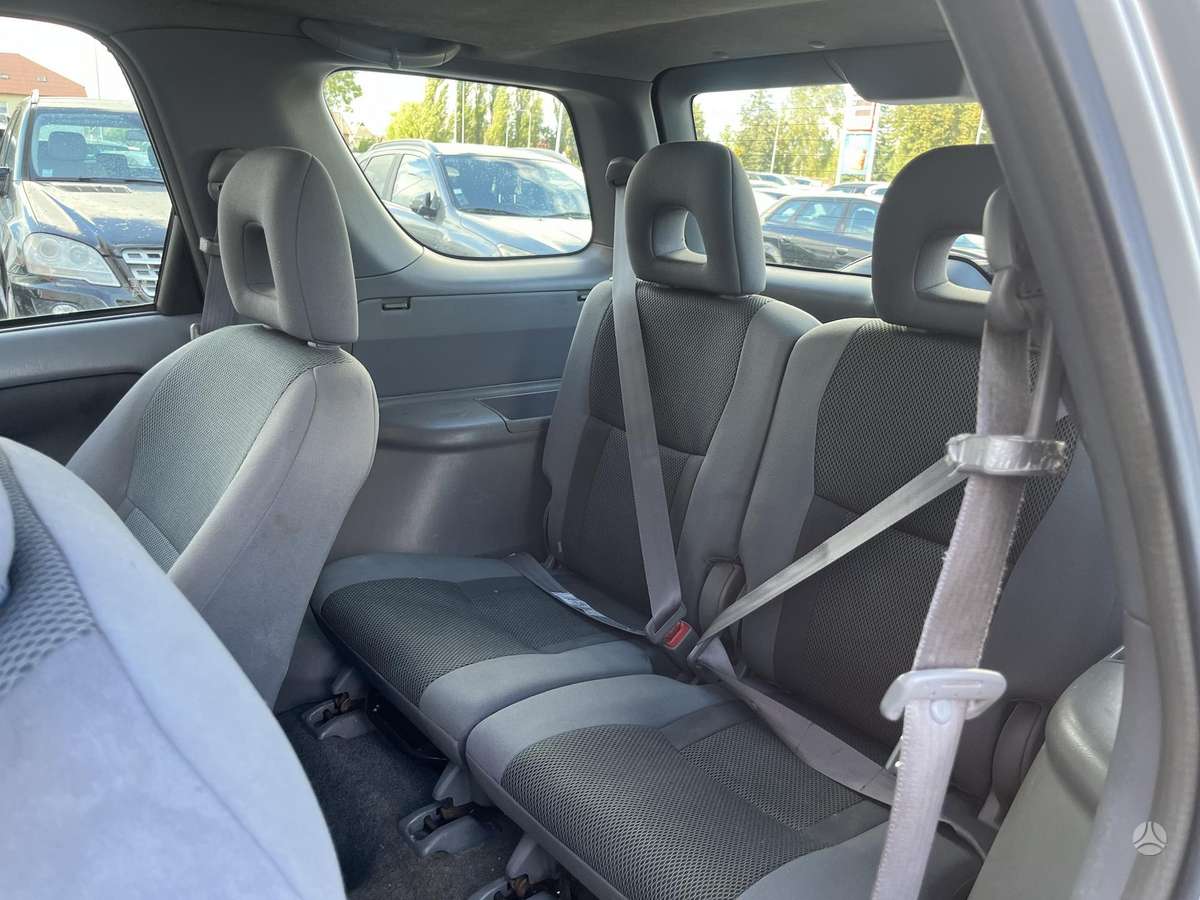Toyota RAV4 - 10