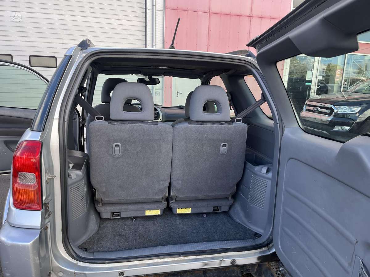 Toyota RAV4 - 11