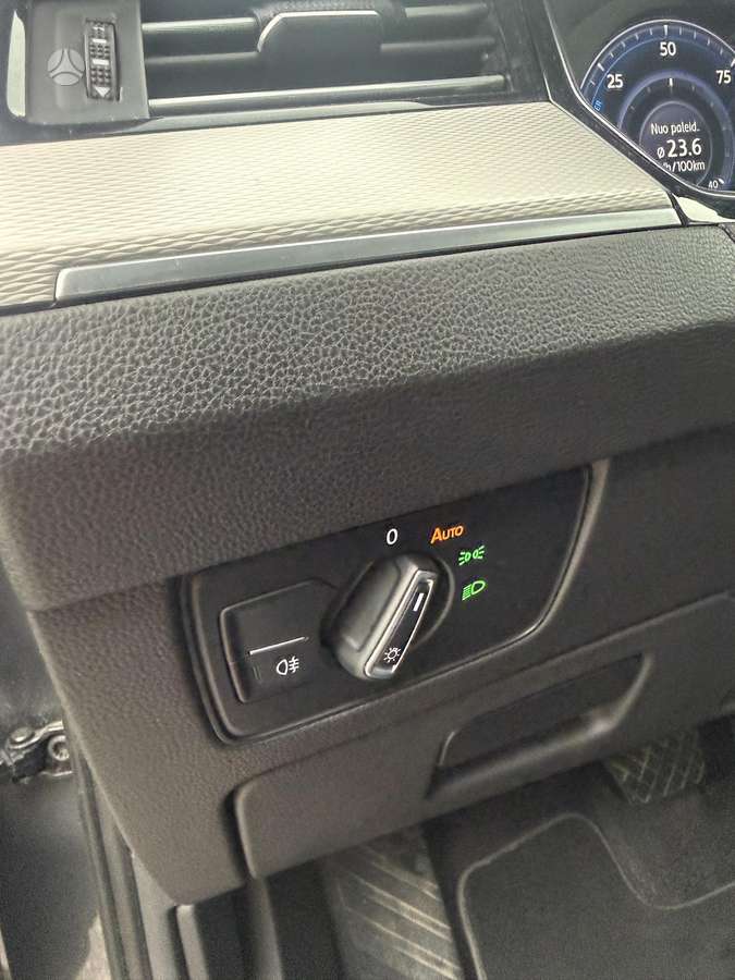 Volkswagen Passat - 12