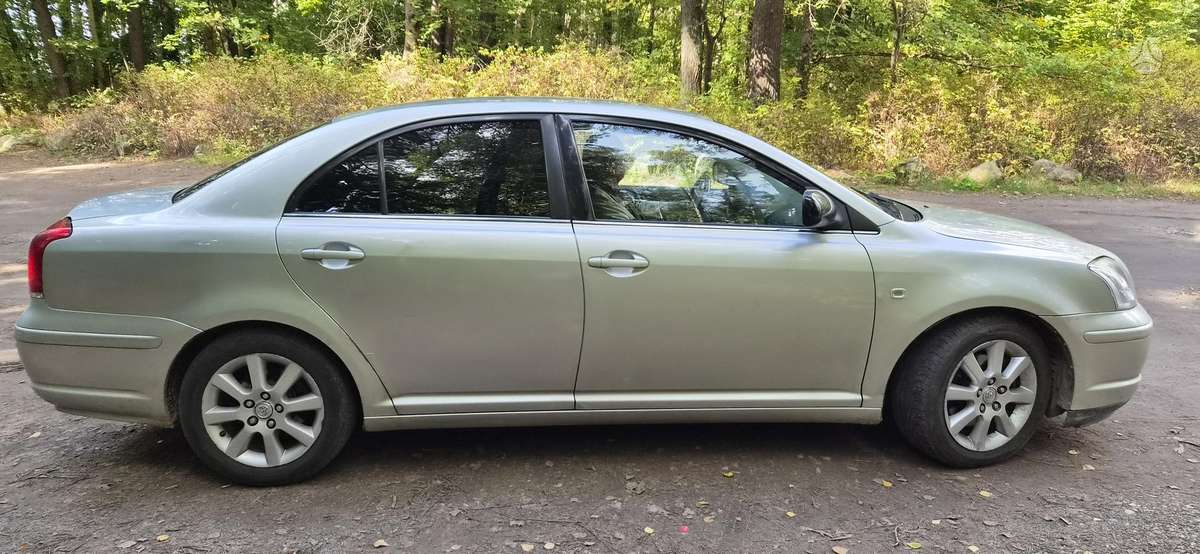 Toyota Avensis - 1