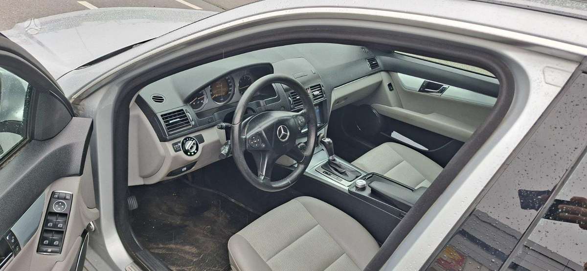 Mercedes-Benz C200 - 8