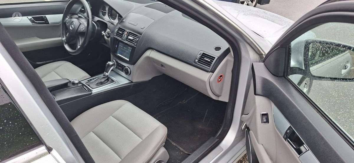 Mercedes-Benz C200 - 11