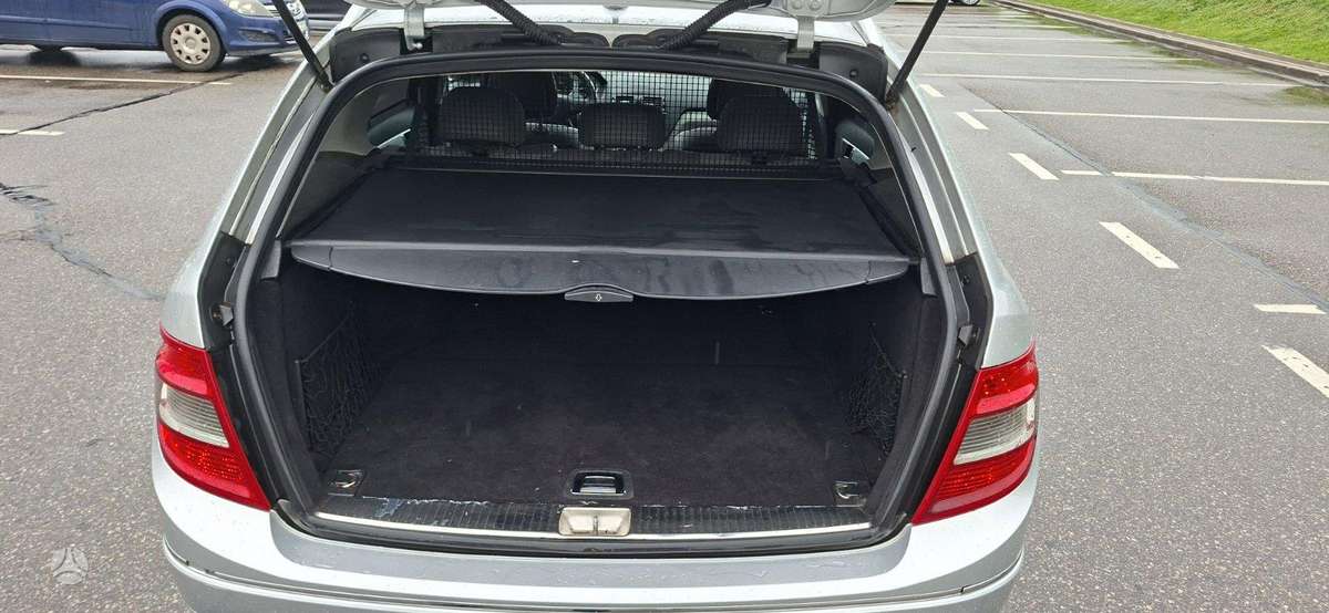 Mercedes-Benz C200 - 12