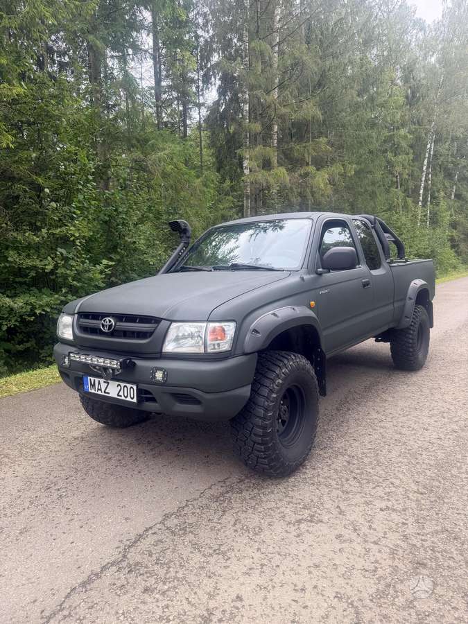 Toyota Hilux - 1