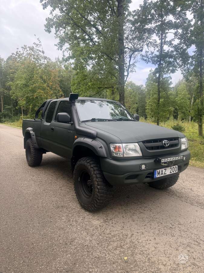 Toyota Hilux - 2
