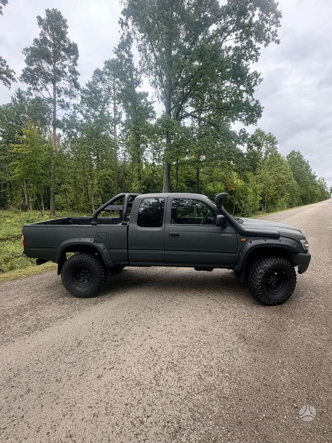 Toyota Hilux - 8