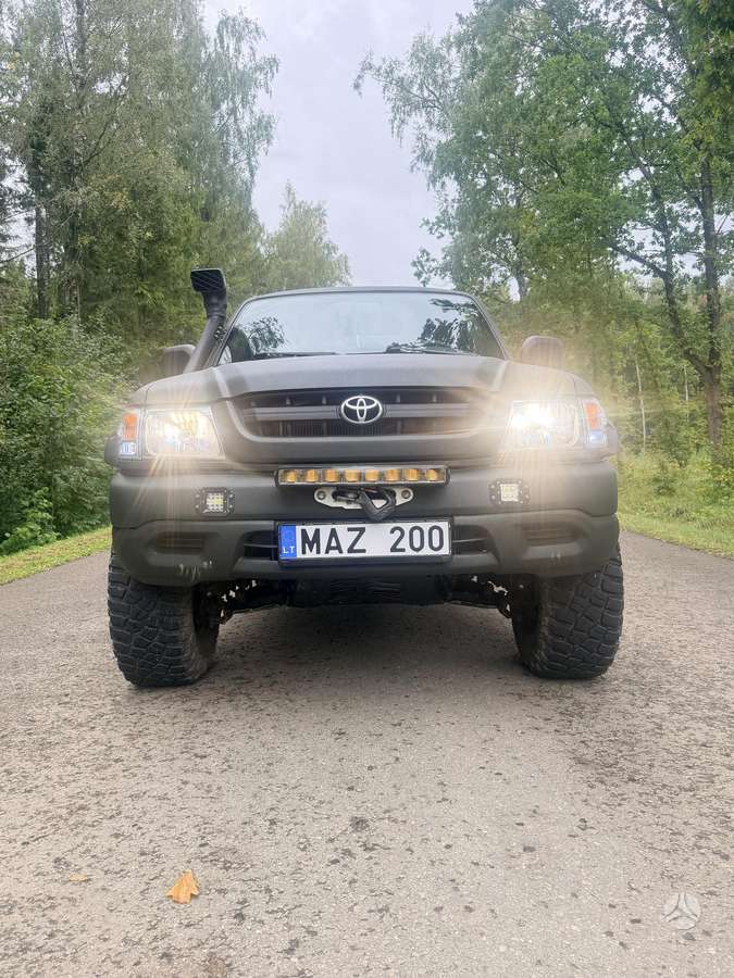 Toyota Hilux - 12