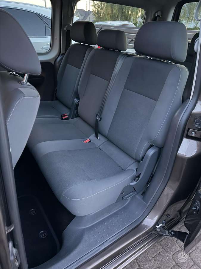 Volkswagen Caddy Maxi - 8