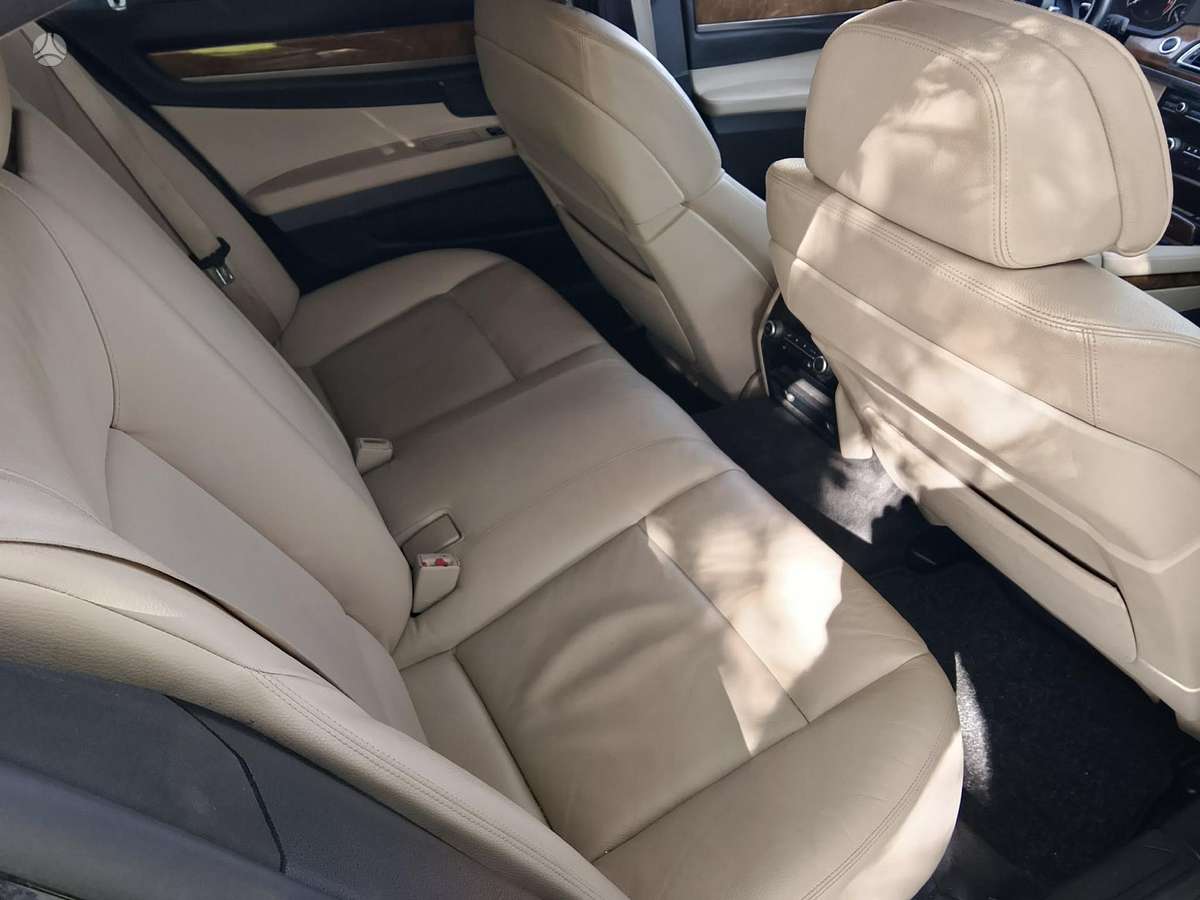 BMW 740 - 12