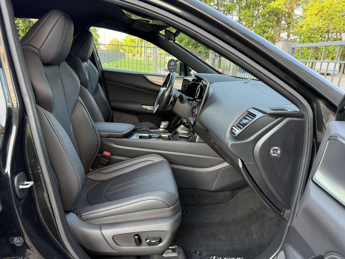 Lexus NX 350h - 12
