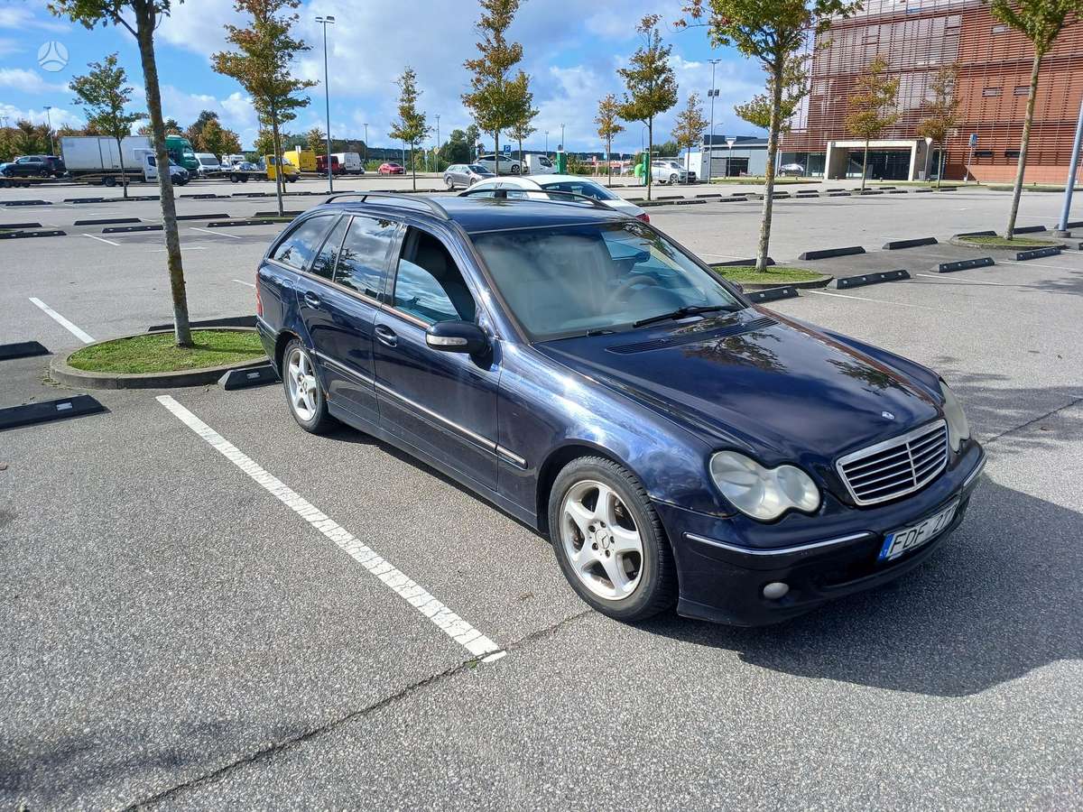 Mercedes-Benz 270 - 1