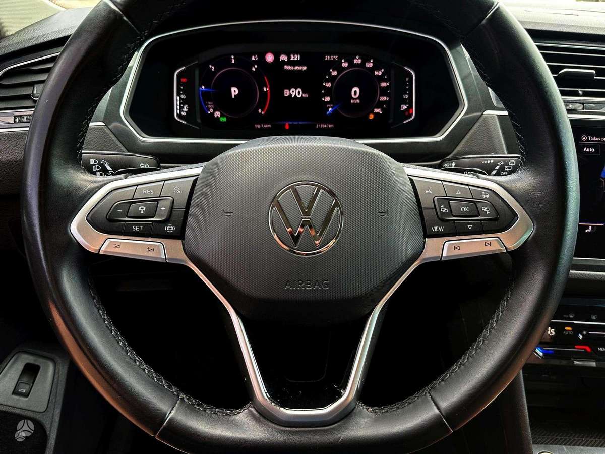 Volkswagen Tiguan - 10