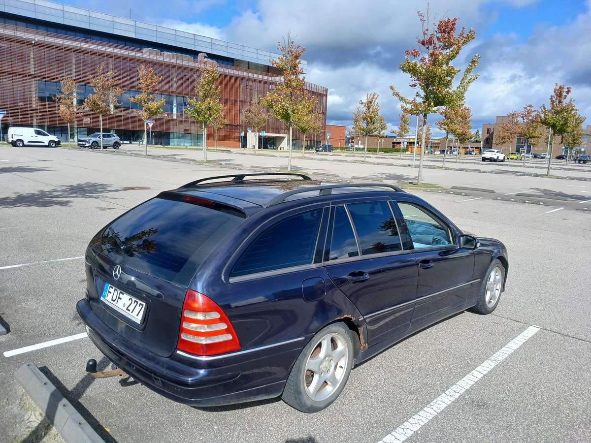 Mercedes-Benz 270 - 2