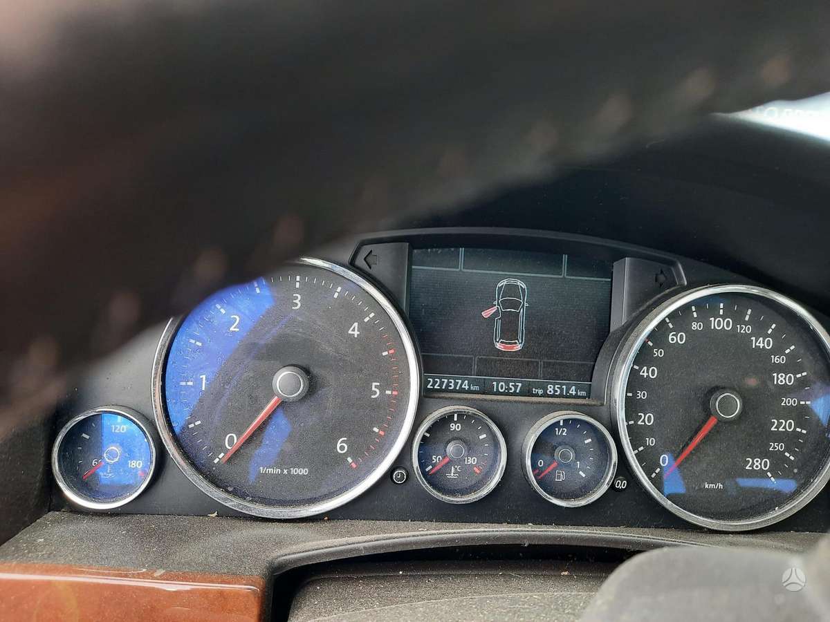 Volkswagen Touareg - 7