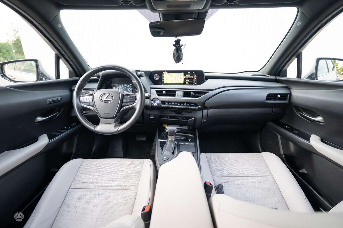 Lexus UX 250h - 11