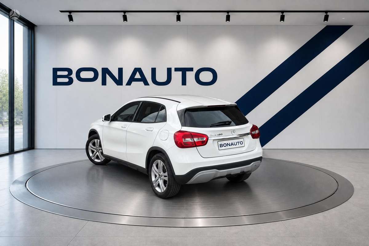Mercedes-Benz GLA180 - 3