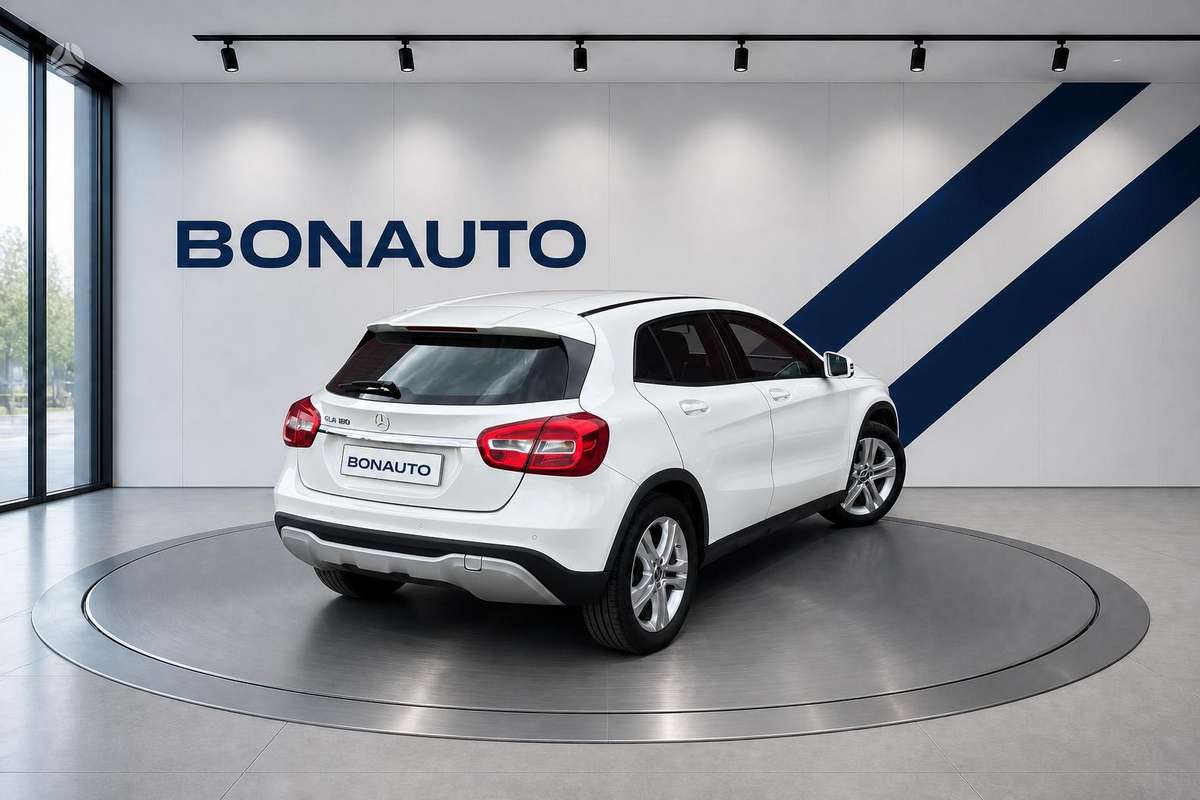 Mercedes-Benz GLA180 - 4