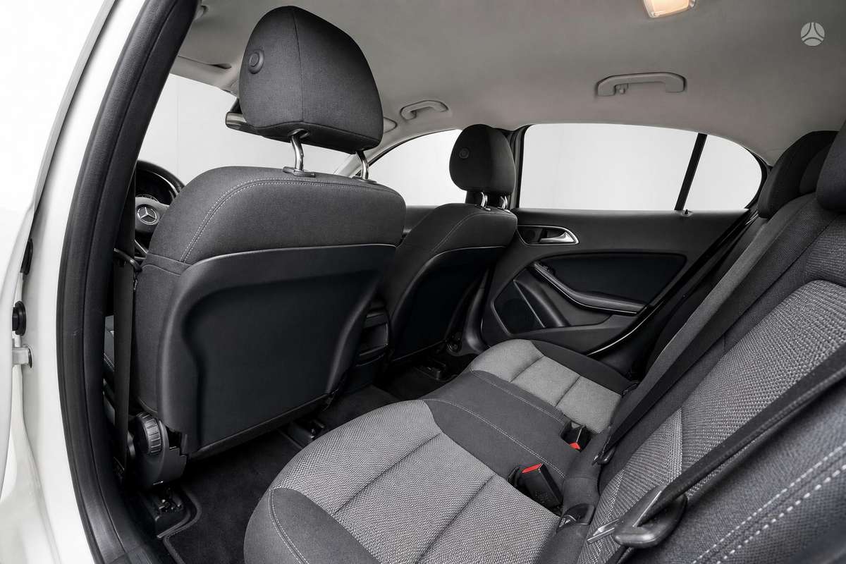 Mercedes-Benz GLA180 - 5