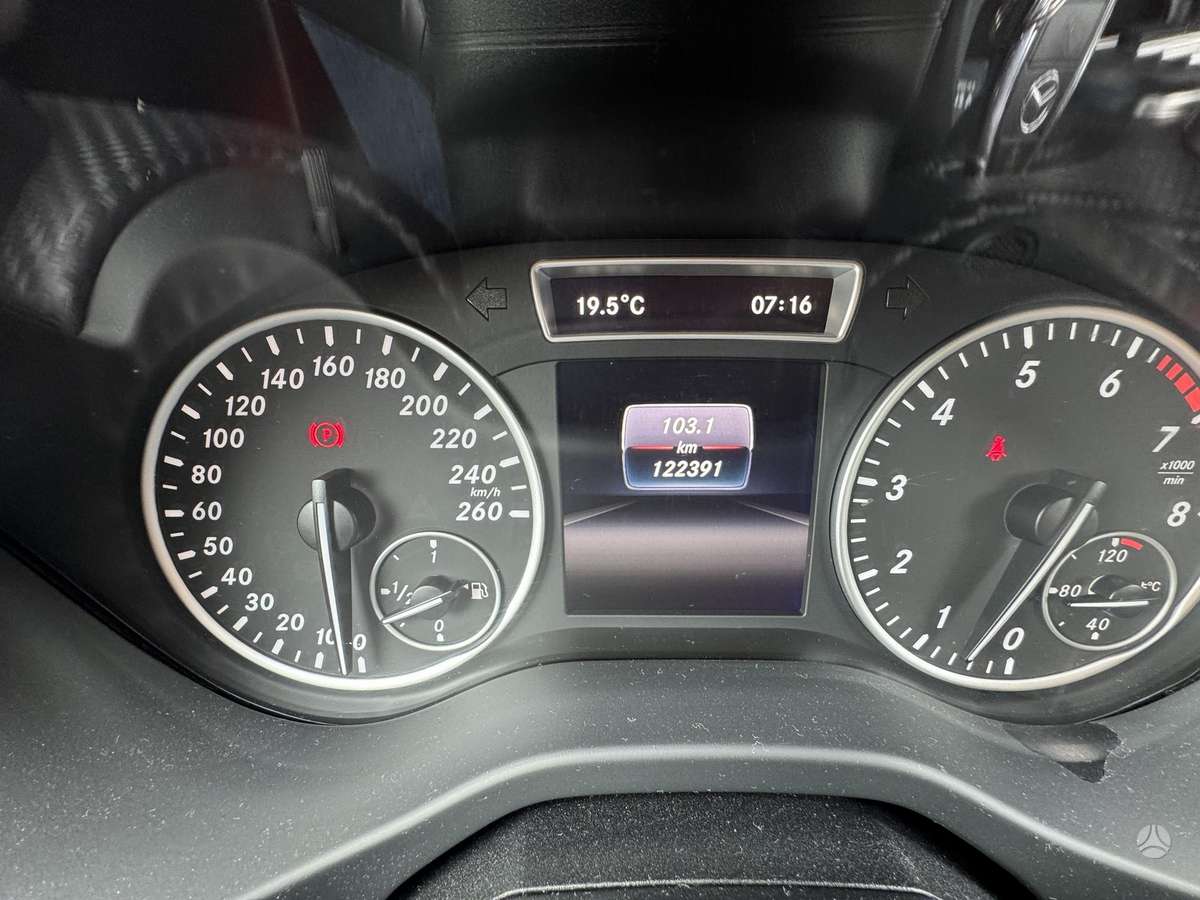 Mercedes-Benz GLA180 - 8