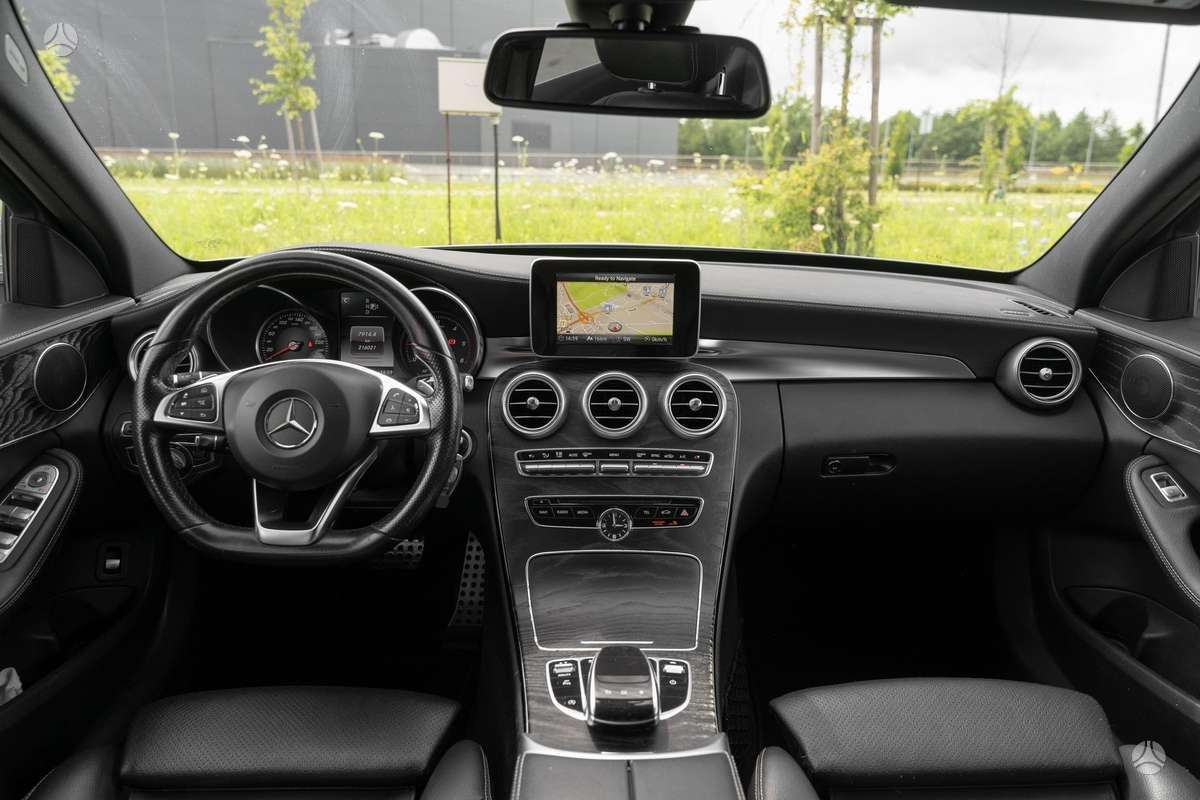 Mercedes-Benz C200 - 12