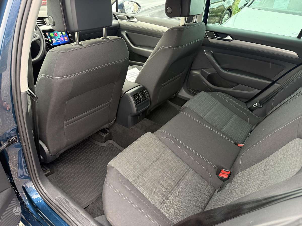 Volkswagen Passat - 11