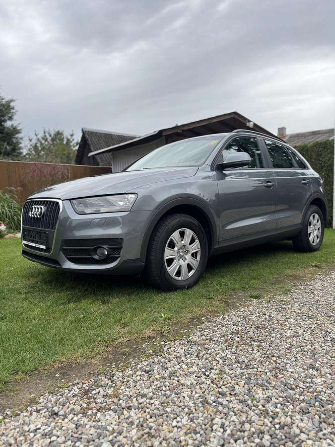 Audi Q3, 2.0 l., off-road / crossover