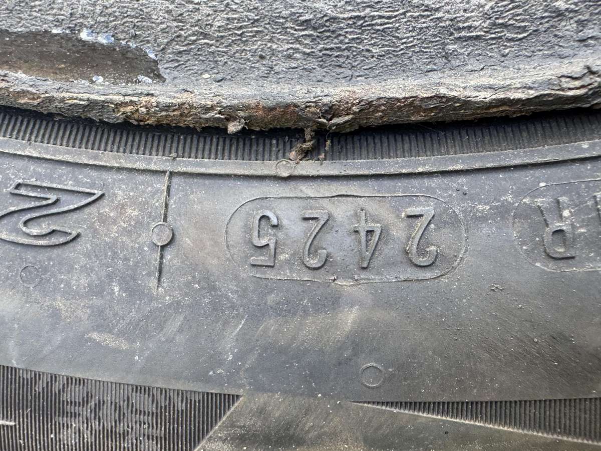Audi A4, tērauda apzīmogoti, R16