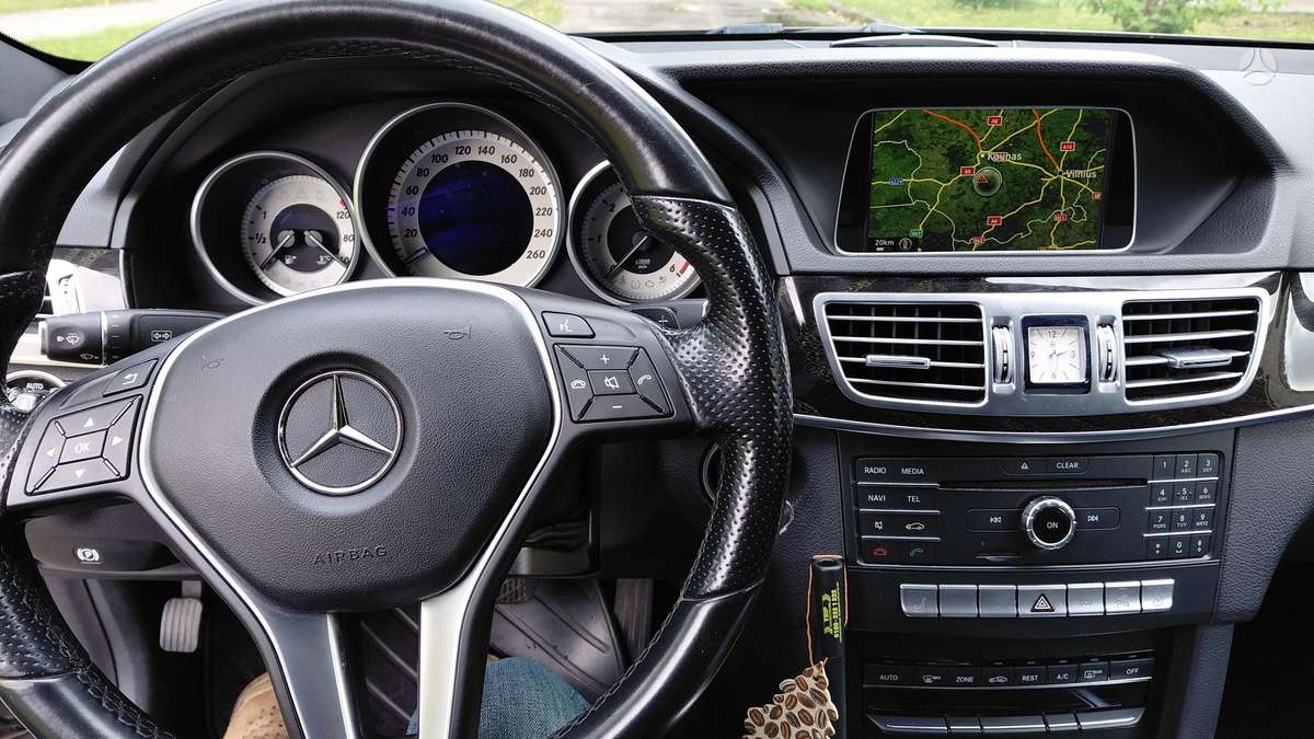 Mercedes-Benz E220 - 1