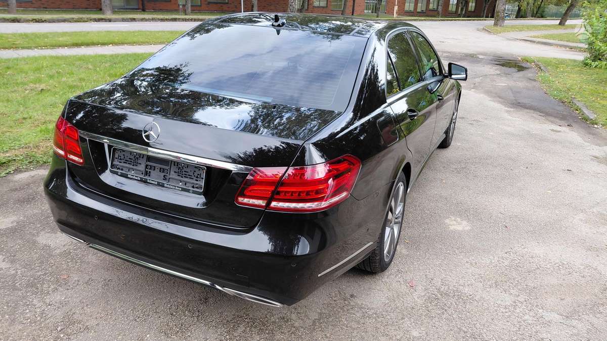 Mercedes-Benz E220 - 9