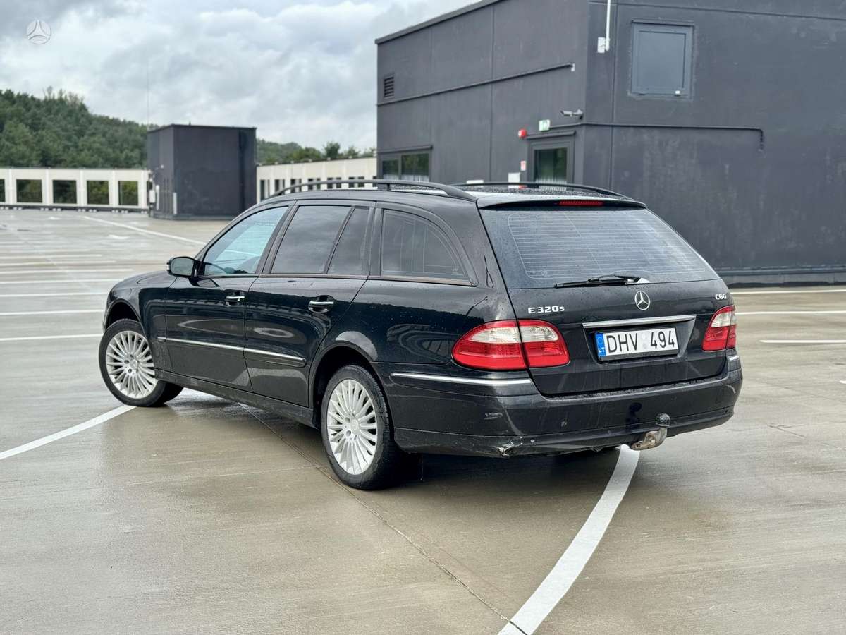 Mercedes-Benz E320 - 3
