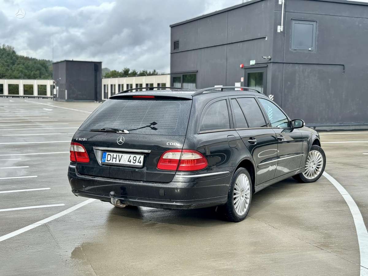 Mercedes-Benz E320 - 4