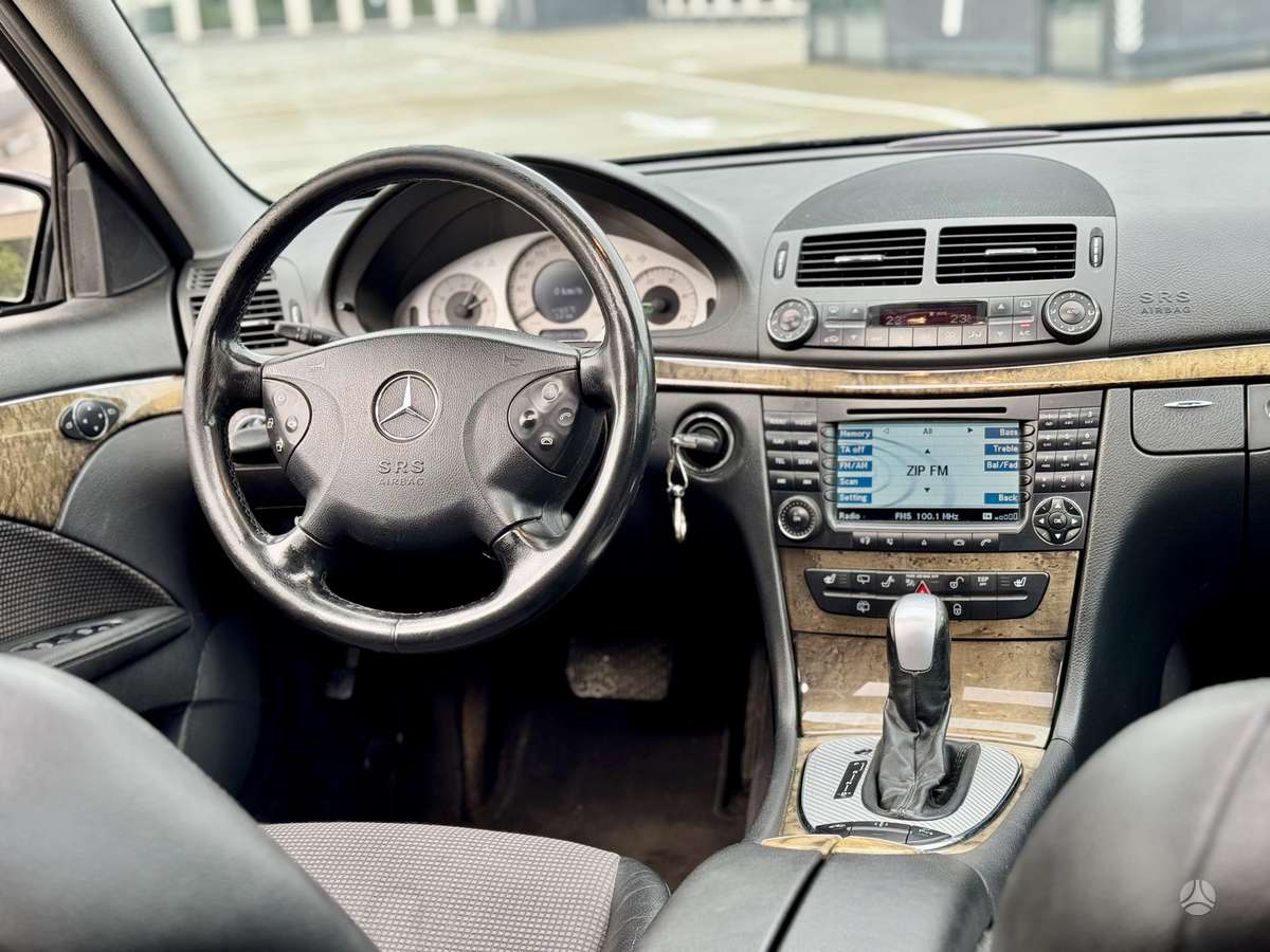 Mercedes-Benz E320 - 7