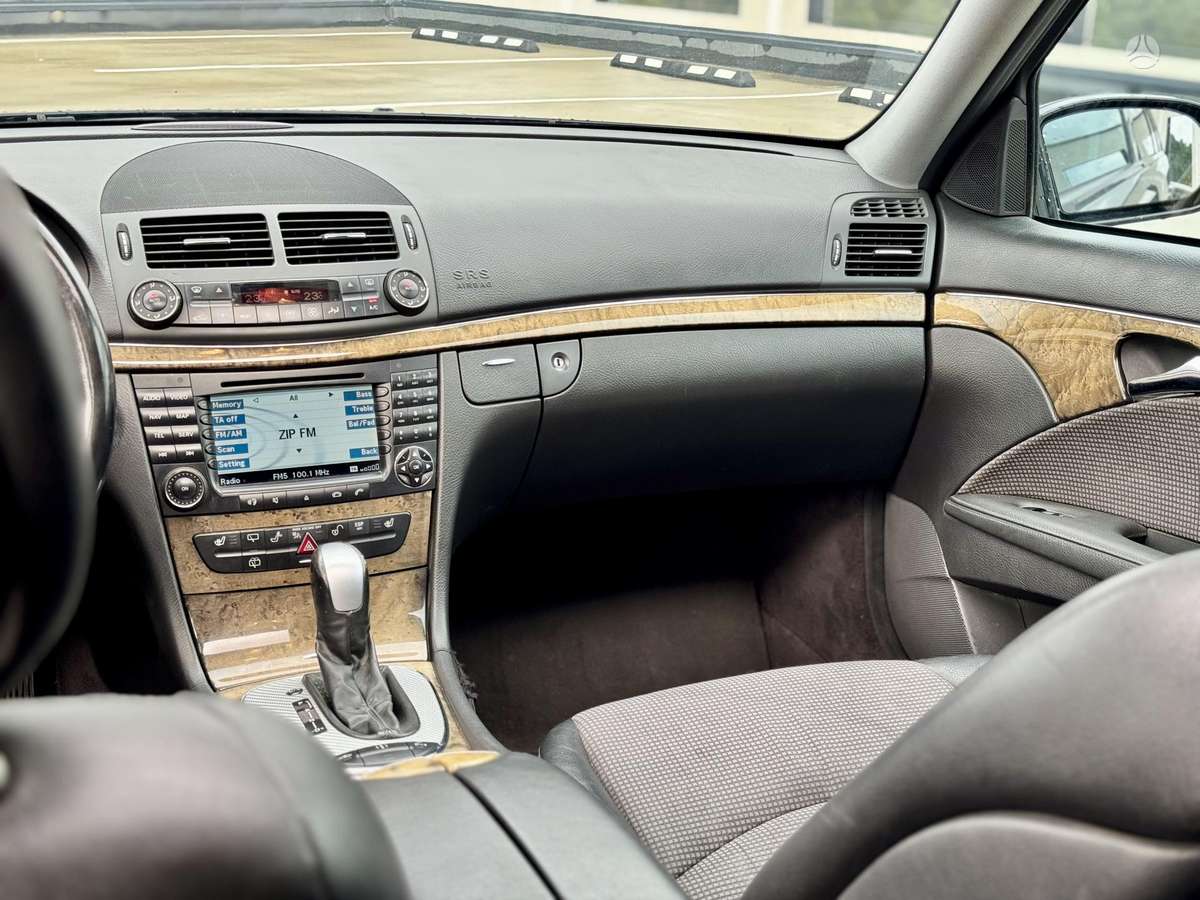 Mercedes-Benz E320 - 8