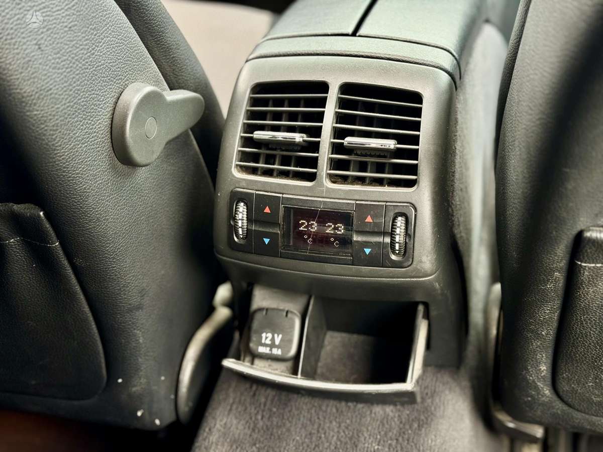 Mercedes-Benz E320 - 11