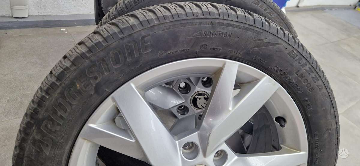 Bridgestone Blizzak, winter 205/55 R17