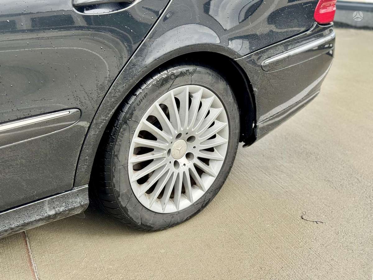 Mercedes-Benz E320 - 6