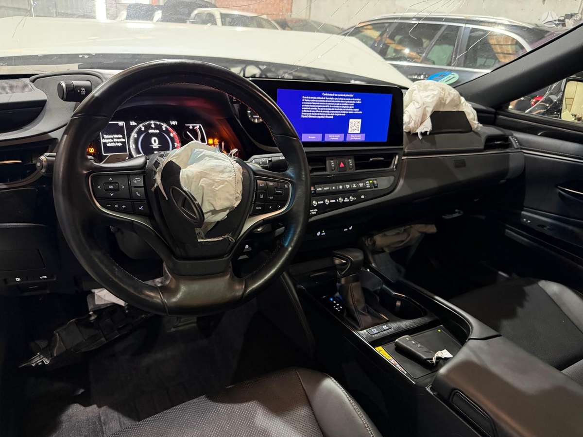 Lexus ES 300h - 10