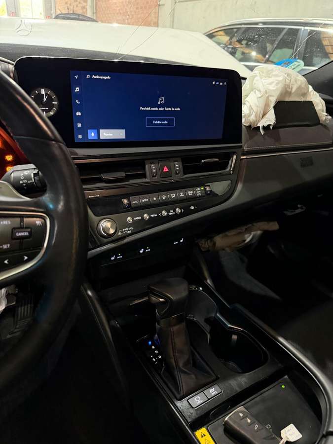 Lexus ES 300h - 11