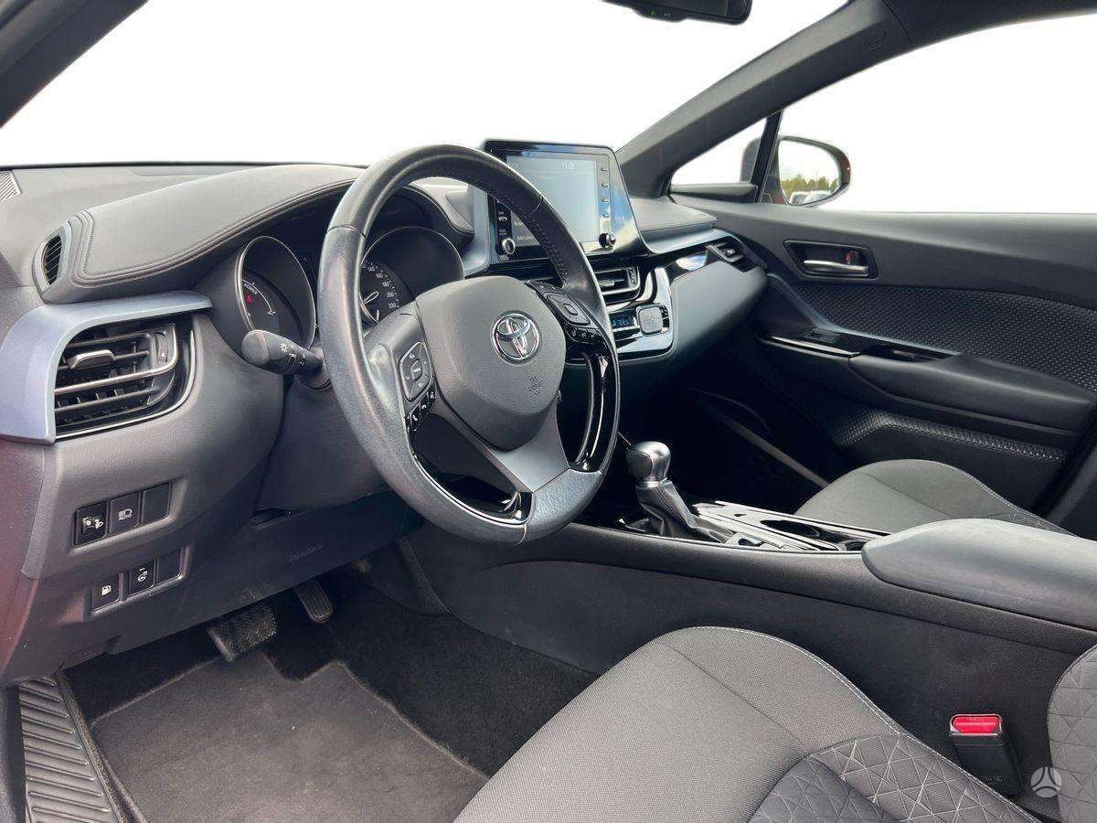 Toyota C-HR - 11