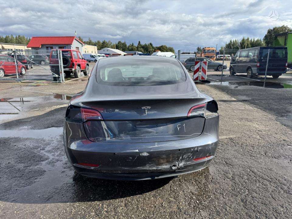 Tesla Model 3 - 5