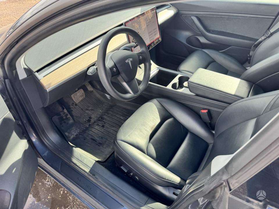 Tesla Model 3 - 7