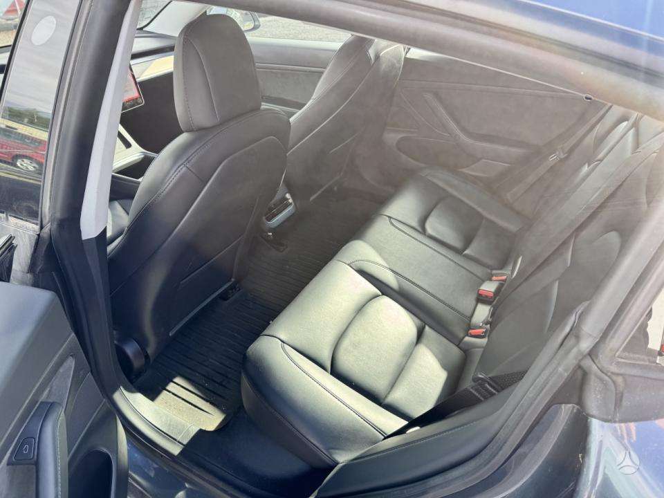 Tesla Model 3, 62 kWh, hatchback