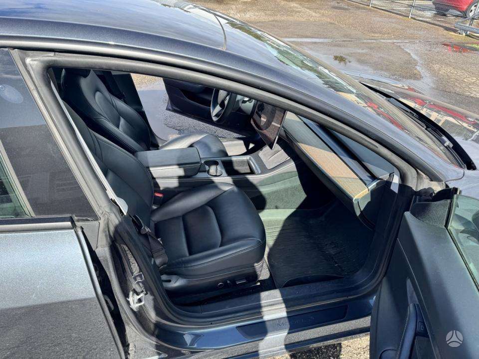 Tesla Model 3, 62 kWh, hatchback