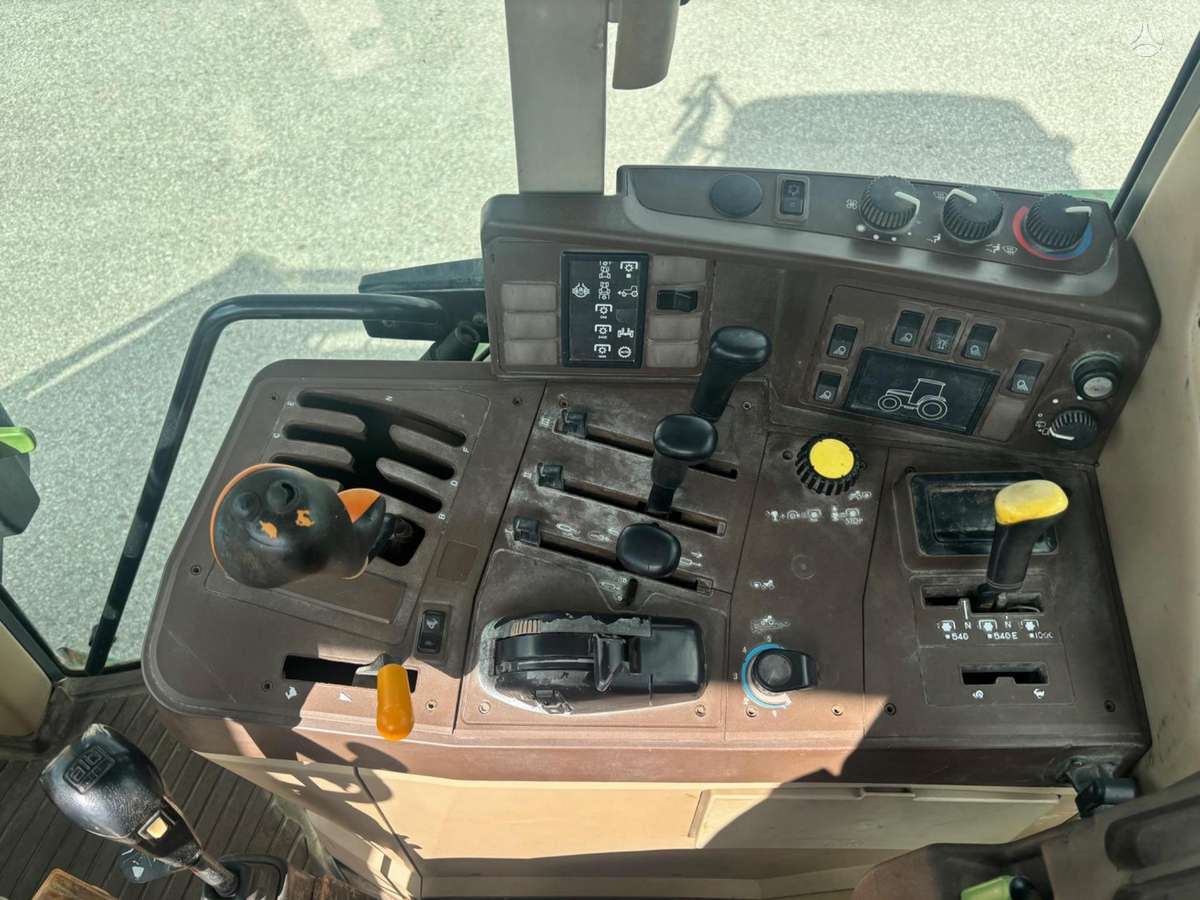John Deere 6210, traktoriai