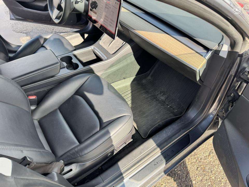 Tesla Model 3, 62 kWh, hatchback