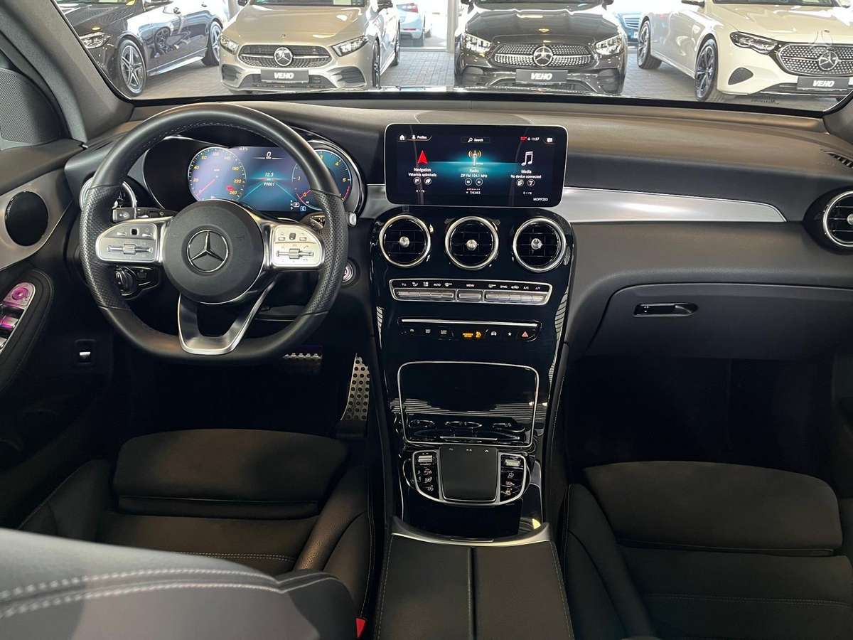 Mercedes-Benz GLC200 - 11