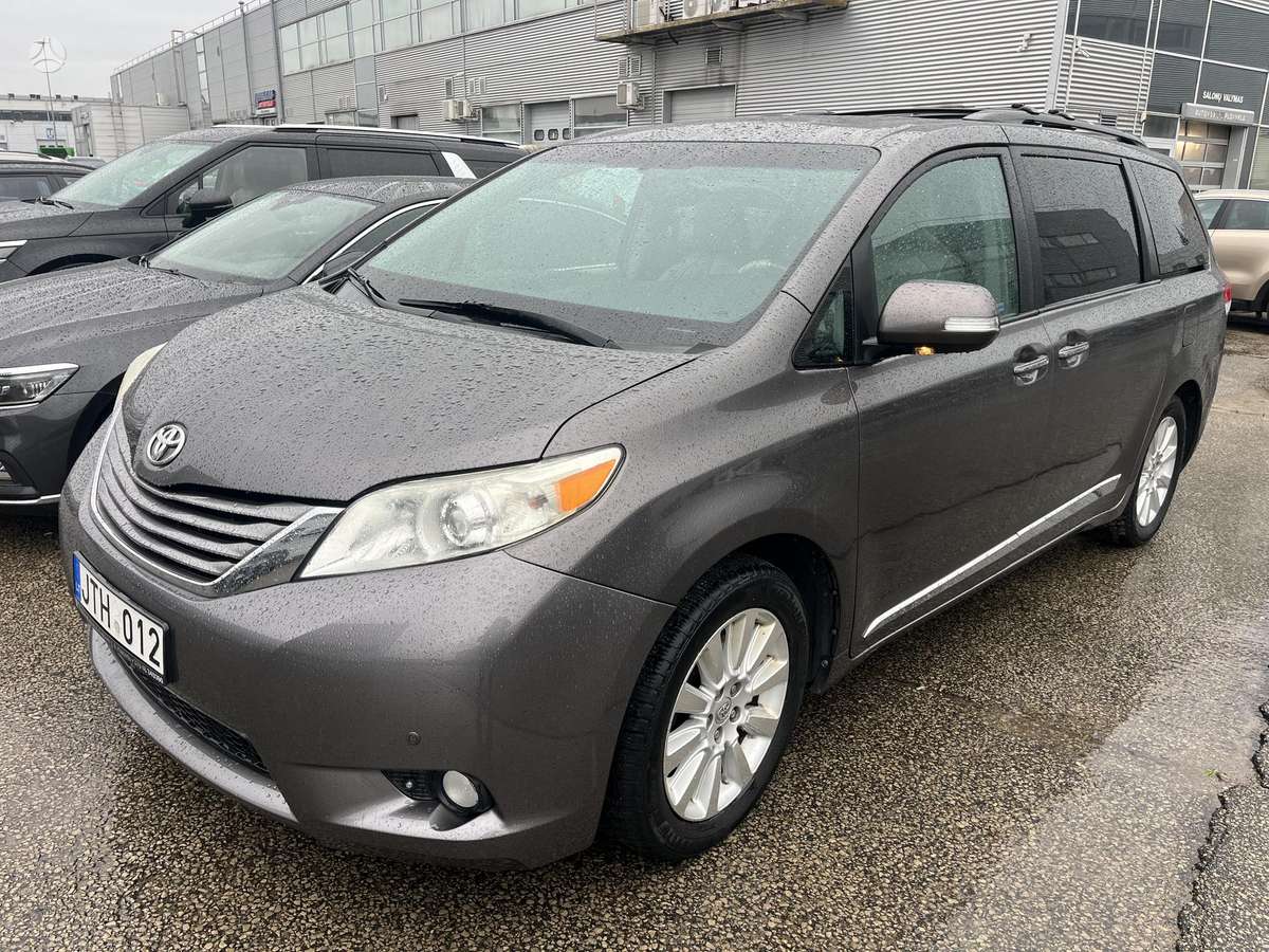 Toyota Sienna - 1